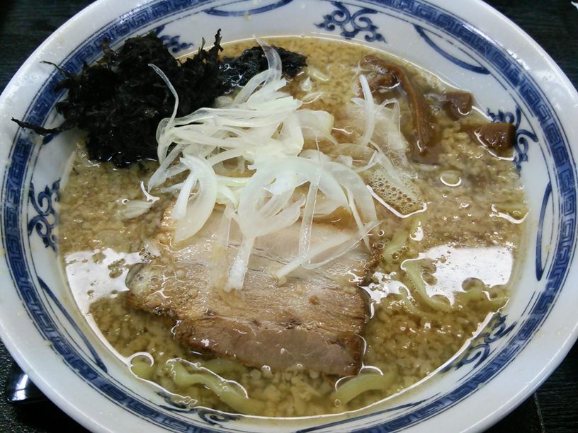 夷霧来の背脂醤油ラーメン
