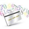 番号が書かれたカードと空中に浮かぶカラフルな数字の小さい画像