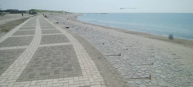 整備された小針浜のコンクリート地面