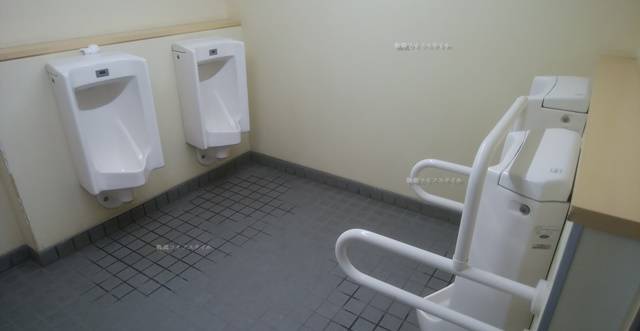 なぎさふれあいセンターの男子トイレ小用