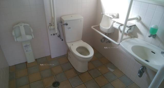 関分記念公園の多目的トイレ