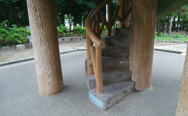 亀田公園の展望台の1Fの階段部