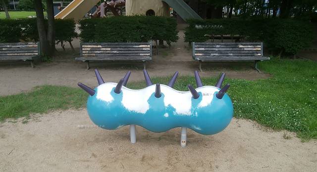 亀田公園の芋虫みたいな遊具