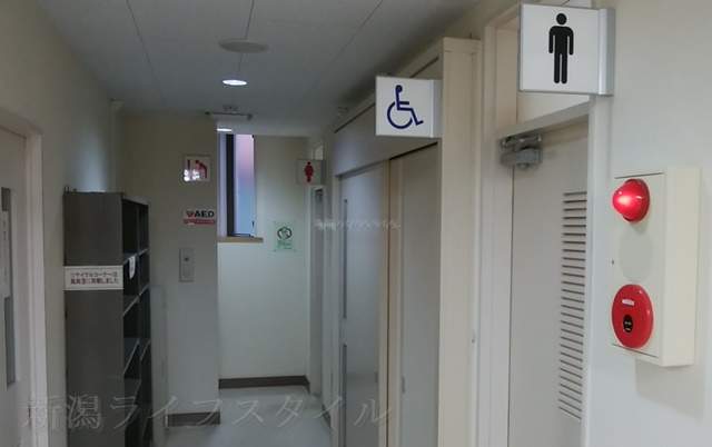 黒埼図書館のトイレ入口
