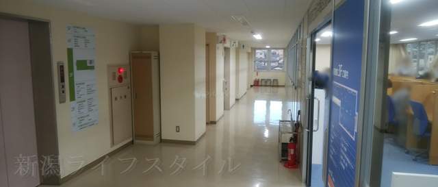坂井輪図書館の3Fのトイレがある廊下