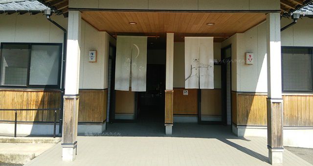 弥彦神社の大門町駐車場の公衆トイレ