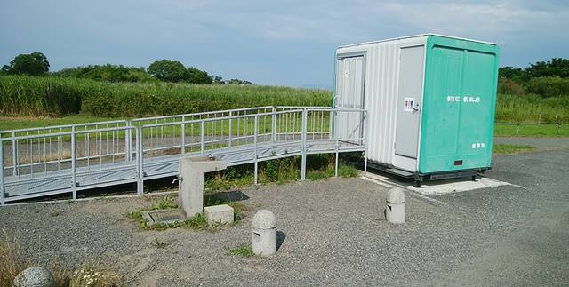 阿賀野川津島屋緑地の駐車場近くにあるトイレ