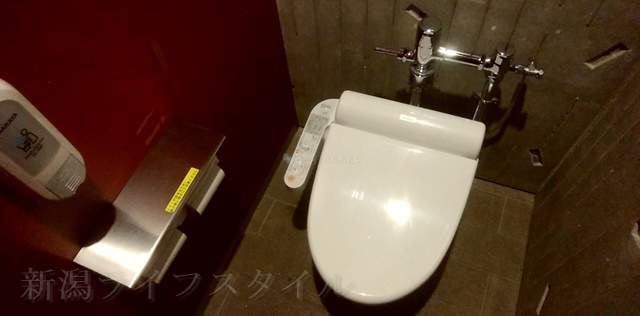 亀田図書館の男子トイレの大用スペース