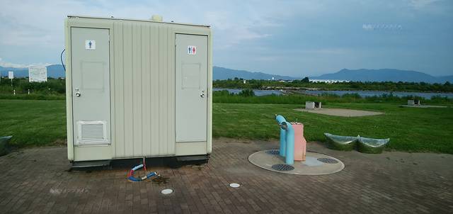 阿賀野川床固め公園のバーベキューエリア付近のトイレ