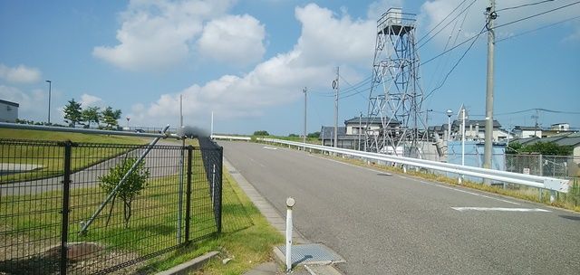親松排水機場付近の交差点から県道1号線方向を見る